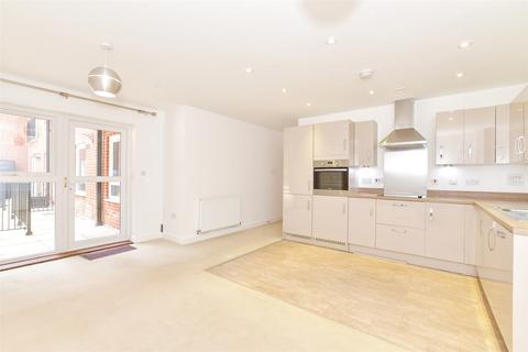 2 bedroom flat for sale, London Road, Horndean, Hampshire