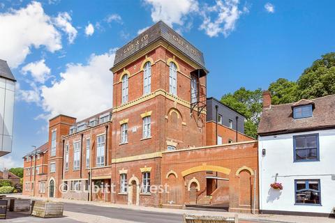 2 bedroom flat for sale, London Road, Horndean, Hampshire