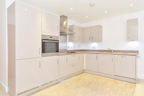 2 bedroom flat for sale, London Road, Horndean, Hampshire