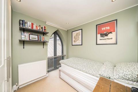 2 bedroom flat for sale, North Road, Kew TW9