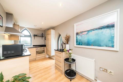 2 bedroom flat for sale, North Road, Kew TW9