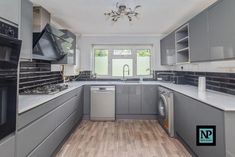 107 Caledonian, Tamworth, B77 2EH