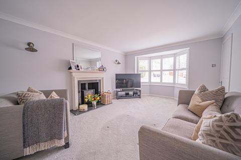 2 Austcliff Drive, Solihull, B91 3XT