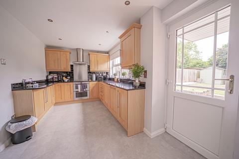 2 Austcliff Drive, Solihull, B91 3XT