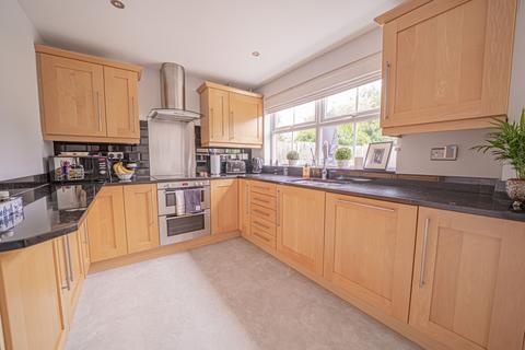 2 Austcliff Drive, Solihull, B91 3XT