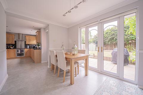 2 Austcliff Drive, Solihull, B91 3XT