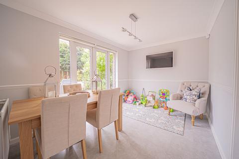 2 Austcliff Drive, Solihull, B91 3XT