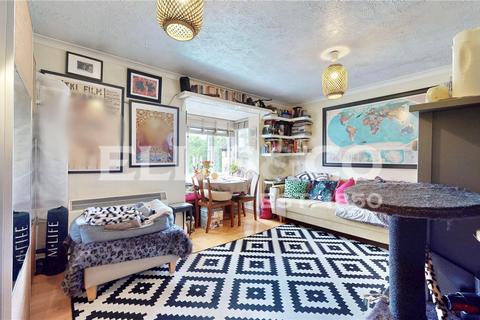 Studio to rent, Harp Island Close, London, NW10