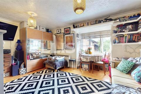 Studio to rent, Harp Island Close, London, NW10