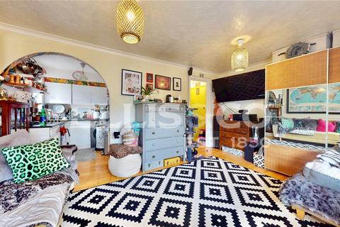 Studio to rent, Harp Island Close, London, NW10
