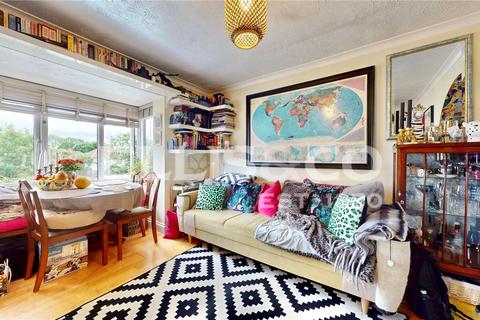 Studio to rent, Harp Island Close, London, NW10