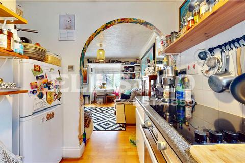 Studio to rent, Harp Island Close, London, NW10