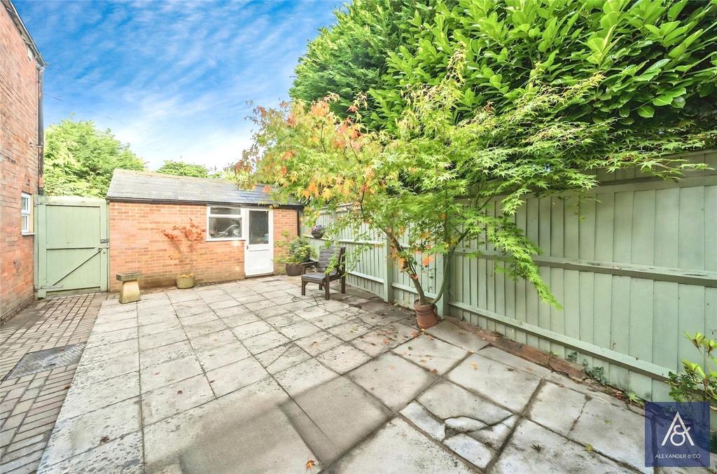 Courtyard/Garage