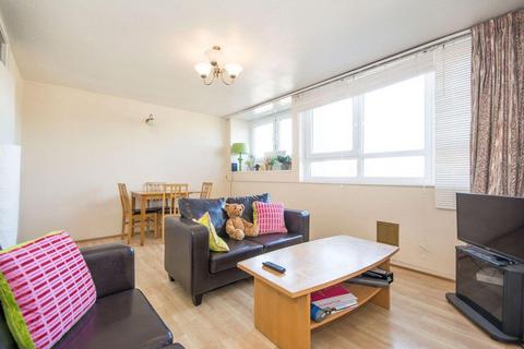 3 bedroom flat to rent, Yelverton Road, Battersea SW11