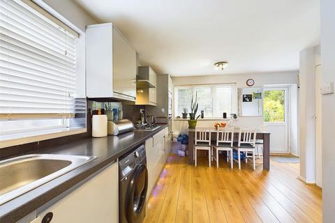 98 Down Street, West Molesey, KT8 2TE