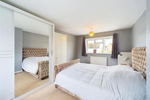 98 Down Street, West Molesey, KT8 2TE