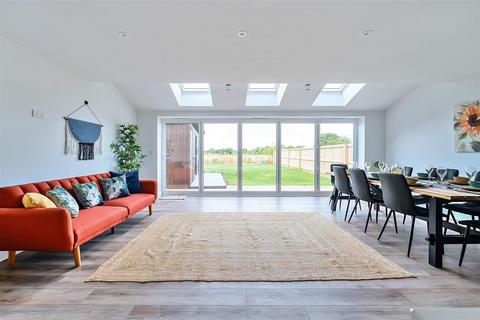 4 bedroom detached house for sale, Woodrow Road, Melksham SN12