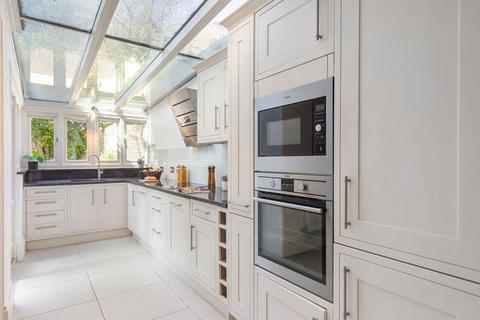 Basement Flat 1, 16 Redcliffe Gardens, London, SW10 9EX