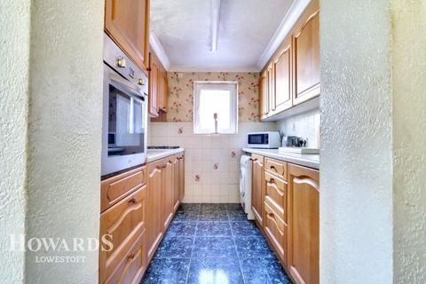 4 bedroom detached house for sale, Blackheath Road, Lowestoft