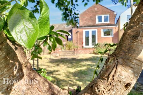 4 bedroom detached house for sale, Blackheath Road, Lowestoft