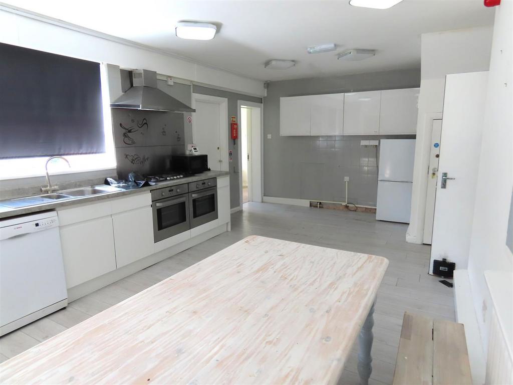 Breakfasting kitchen