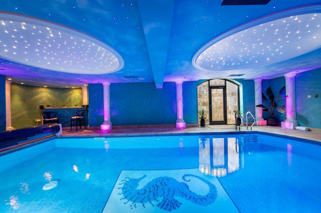 Leisure suite