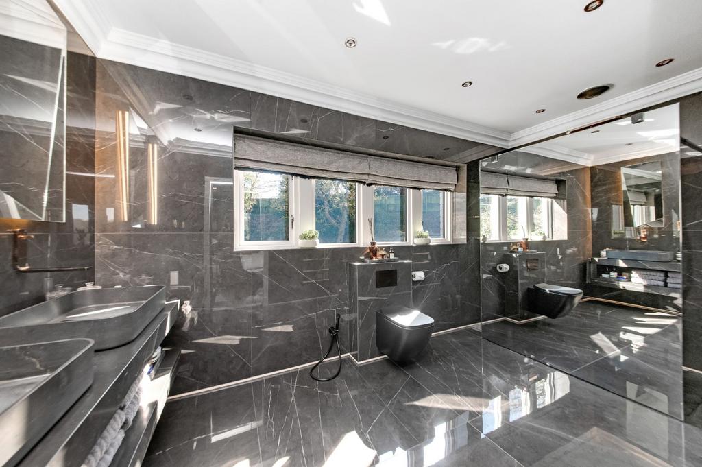 Bedroom one en suite