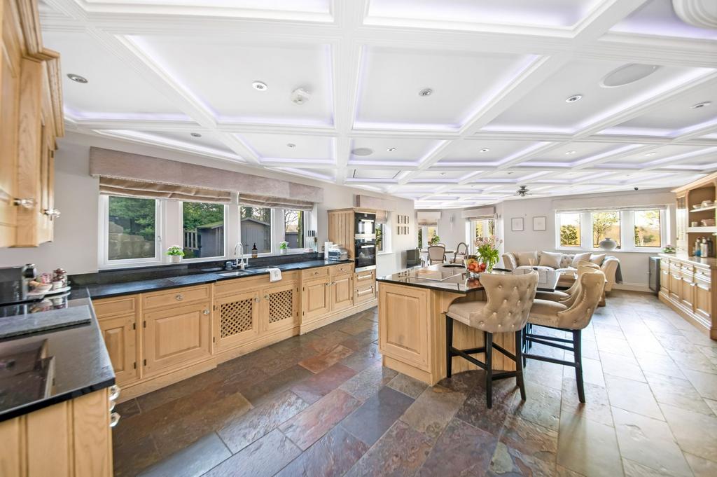 Living dining kitchen