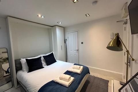 Studio to rent, Gloucester Place, London NW1