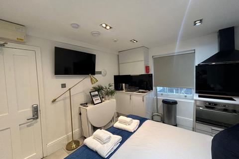 Studio to rent, Gloucester Place, London NW1