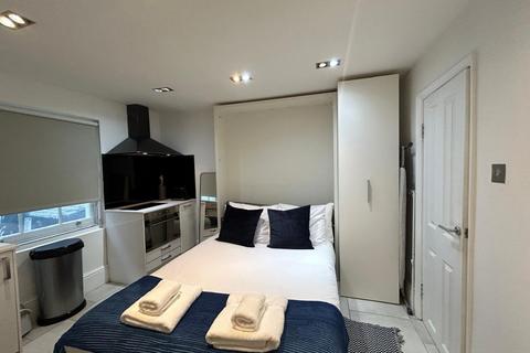 Studio to rent, Gloucester Place, London NW1