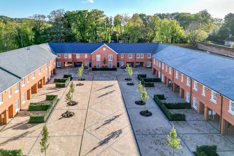 9 Boyles Court, Dark Lane,, CM14
