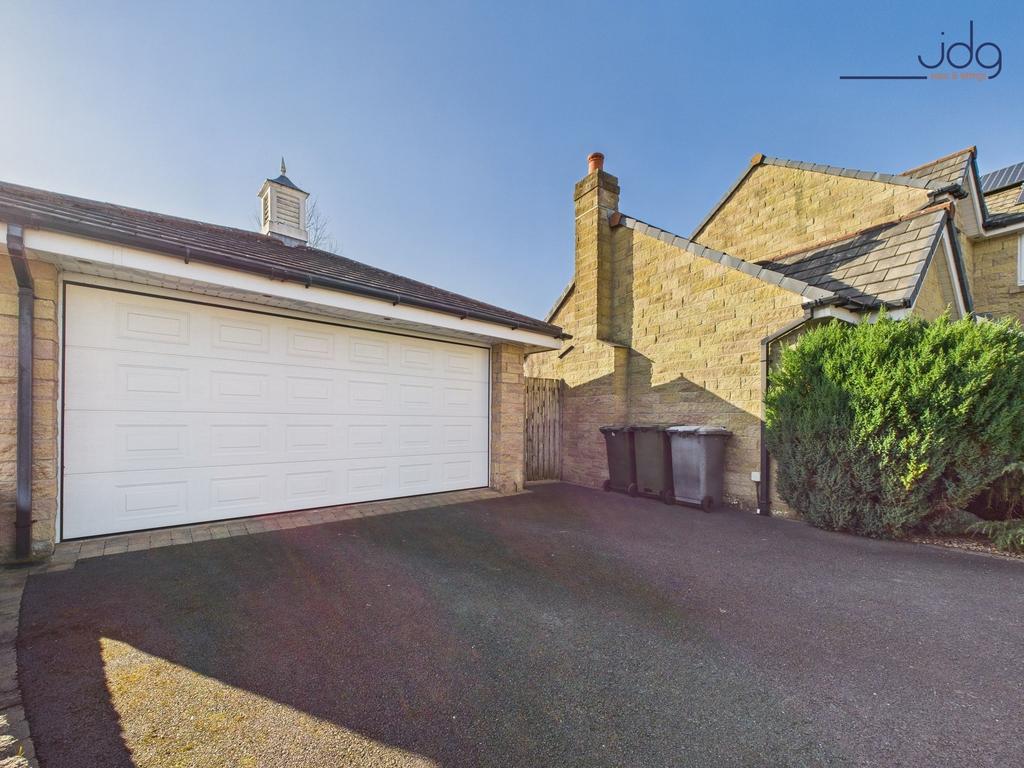 Detached Garage
