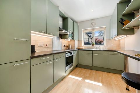 3 bedroom apartment for sale, Acorn Close, The Cedars | Fabulous 3 storey apartment
