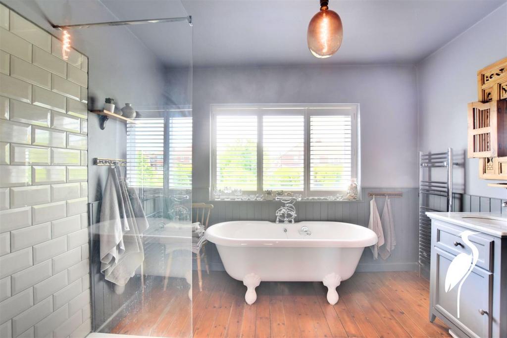 En-Suite Bathroom