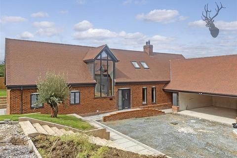 4 bedroom barn conversion to rent, Mott Street, Loughton IG10