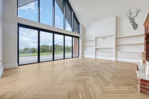 4 bedroom barn conversion to rent, Mott Street, Loughton IG10