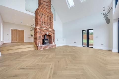 4 bedroom barn conversion to rent, Mott Street, Loughton IG10