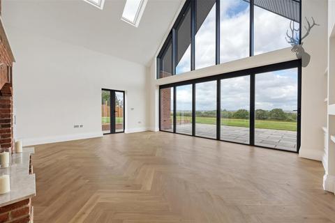 4 bedroom barn conversion to rent, Mott Street, Loughton IG10