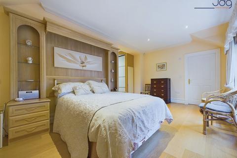 2 bedroom apartment for sale, Brettargh Drive, Haverbreaks - Elegant & Stylish Apartment on Private Estate