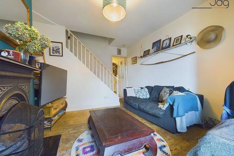 3 bedroom terraced house for sale, Moogate, Freehold | Check out the outdoor BBQ area!