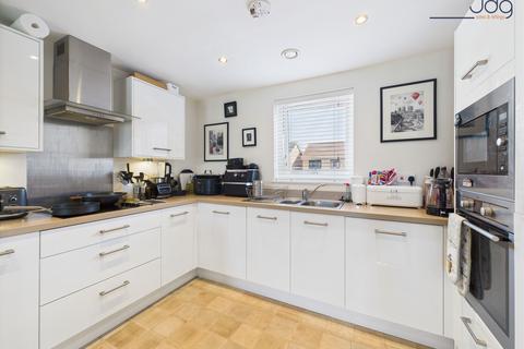 2 bedroom flat for sale, New Quay Road, Riverside View | A stylish apartment with river views