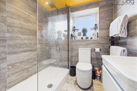 2 bedroom flat for sale, New Quay Road, Riverside View | A stylish apartment with river views
