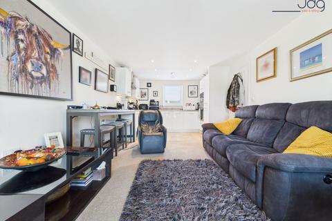 2 bedroom flat for sale, New Quay Road, Riverside View | A stylish apartment with river views