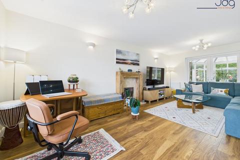 6 Chelmsford Close, Lancaster, LA1 4BJ
