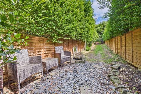 undefined, Windermere Road. Freehold | Nicely presented with new kitchen & bathroom