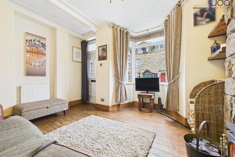 undefined, Windermere Road. Freehold | Nicely presented with new kitchen & bathroom