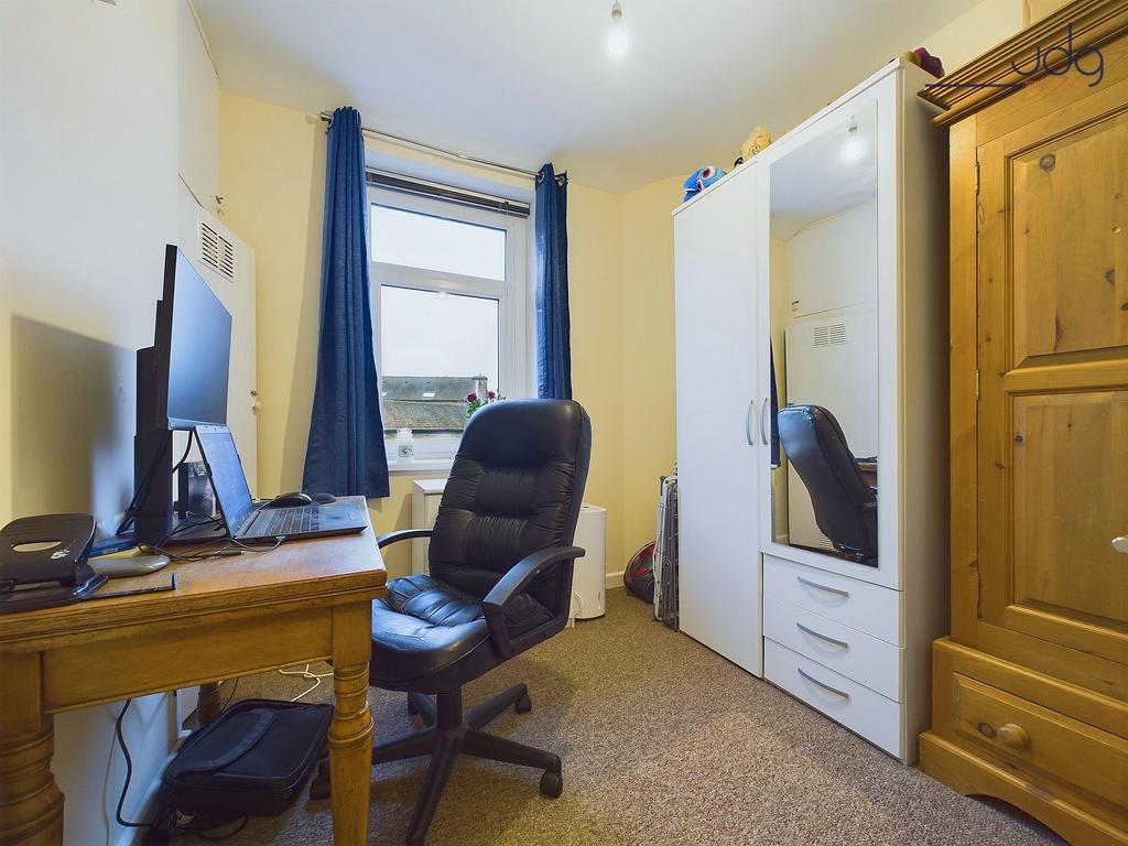 Study Room/Double Bedroom