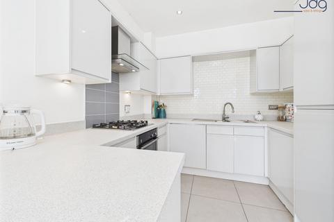 3 bedroom end of terrace house for sale, Guidem Park, Lancaster | A fabulous townhouse with high ceilings and a great view