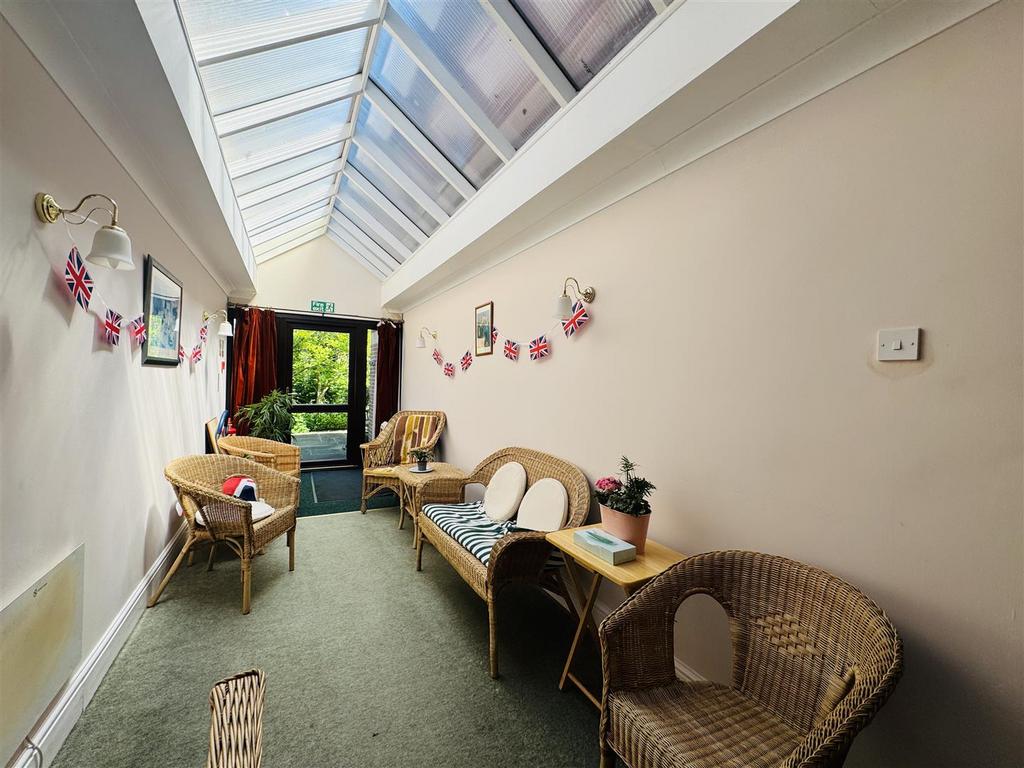 Communal garden room